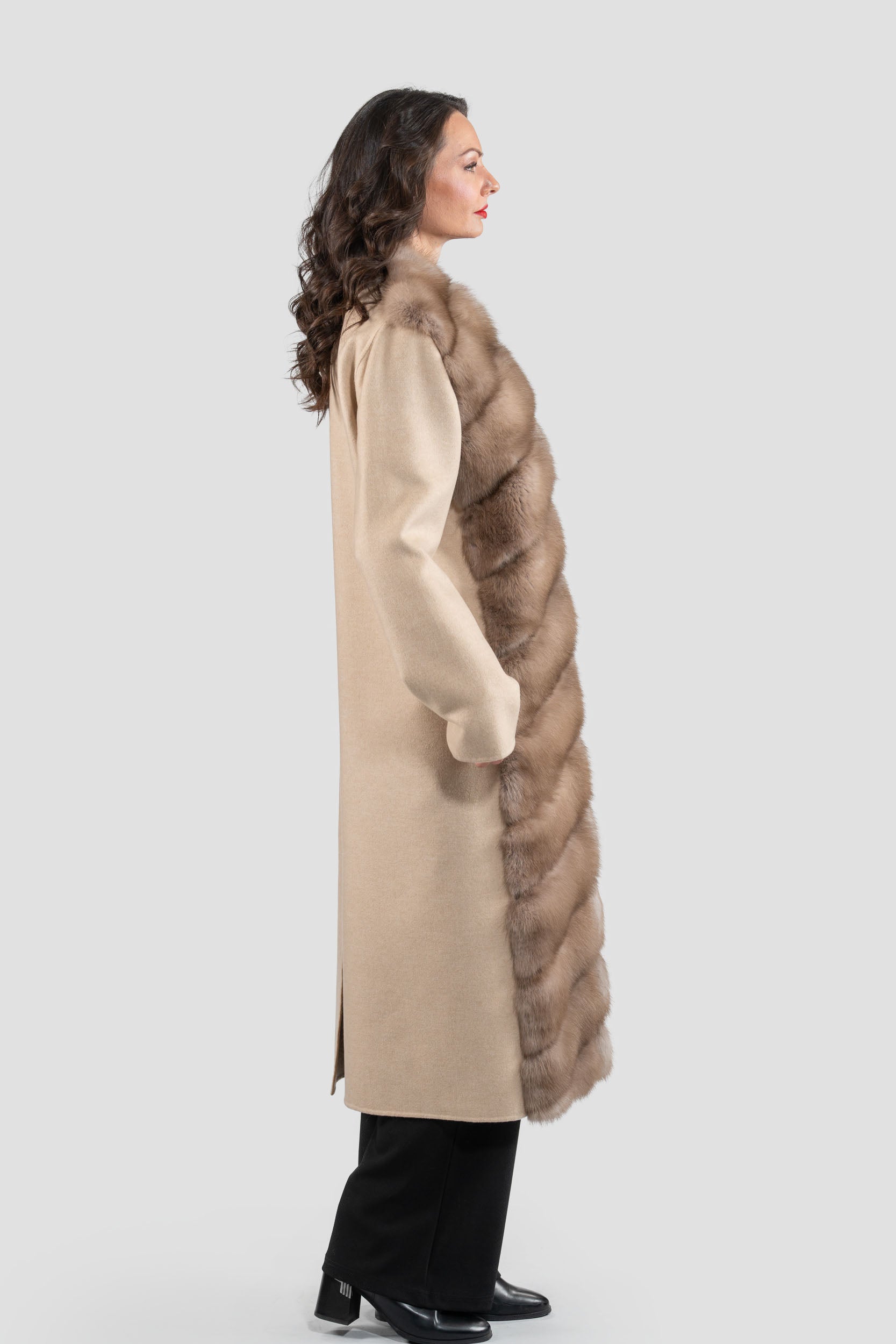 Coat in Ecru Beige Cashmere with Baumarten Trim