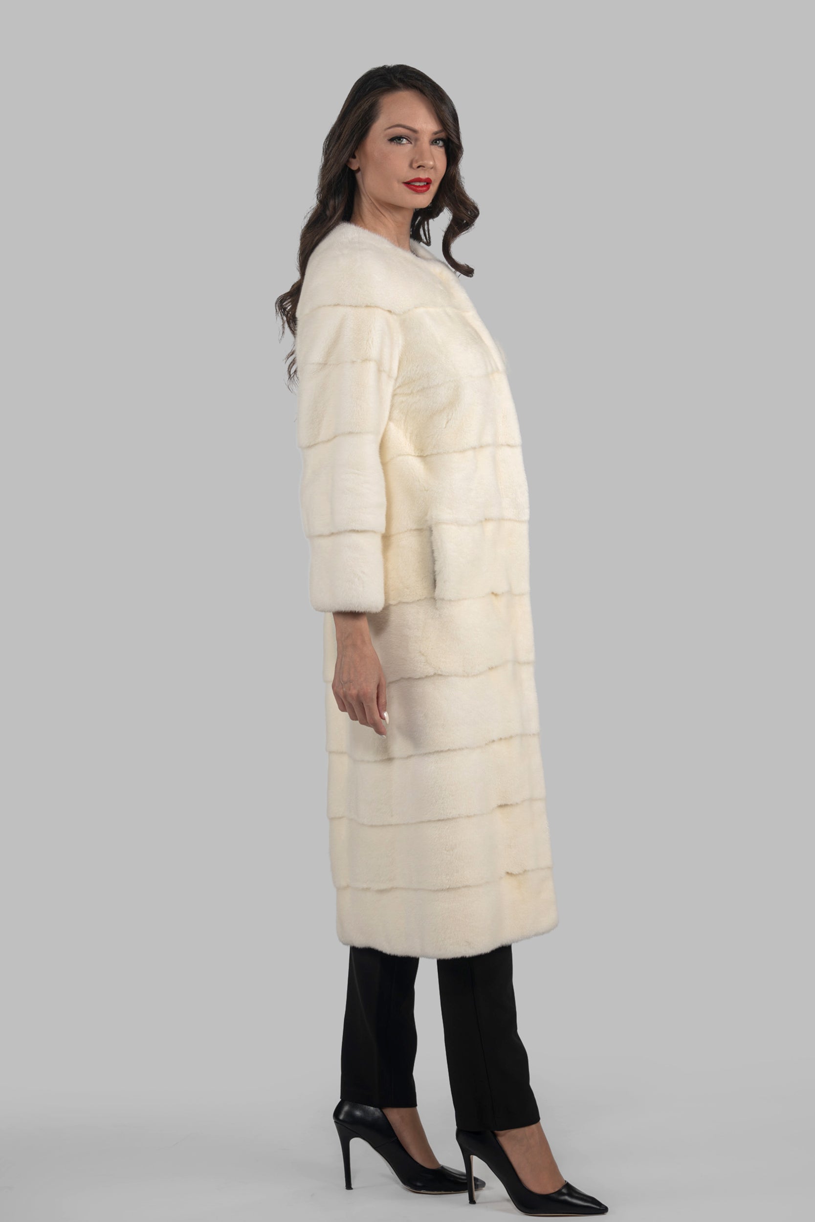 Collarless Pearl G/W Mink Coat