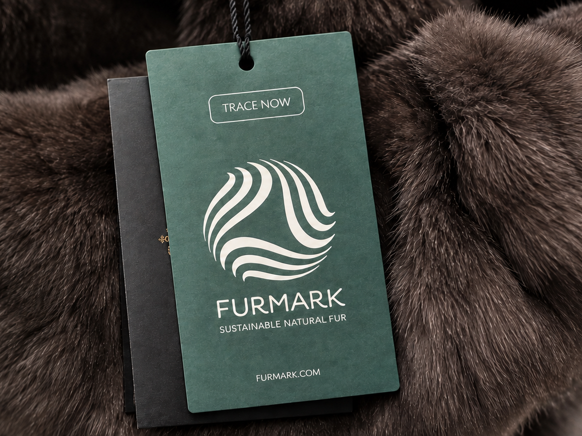 Casiani 紫貂皮草大衣上的绿色 Furmark 追溯吊牌