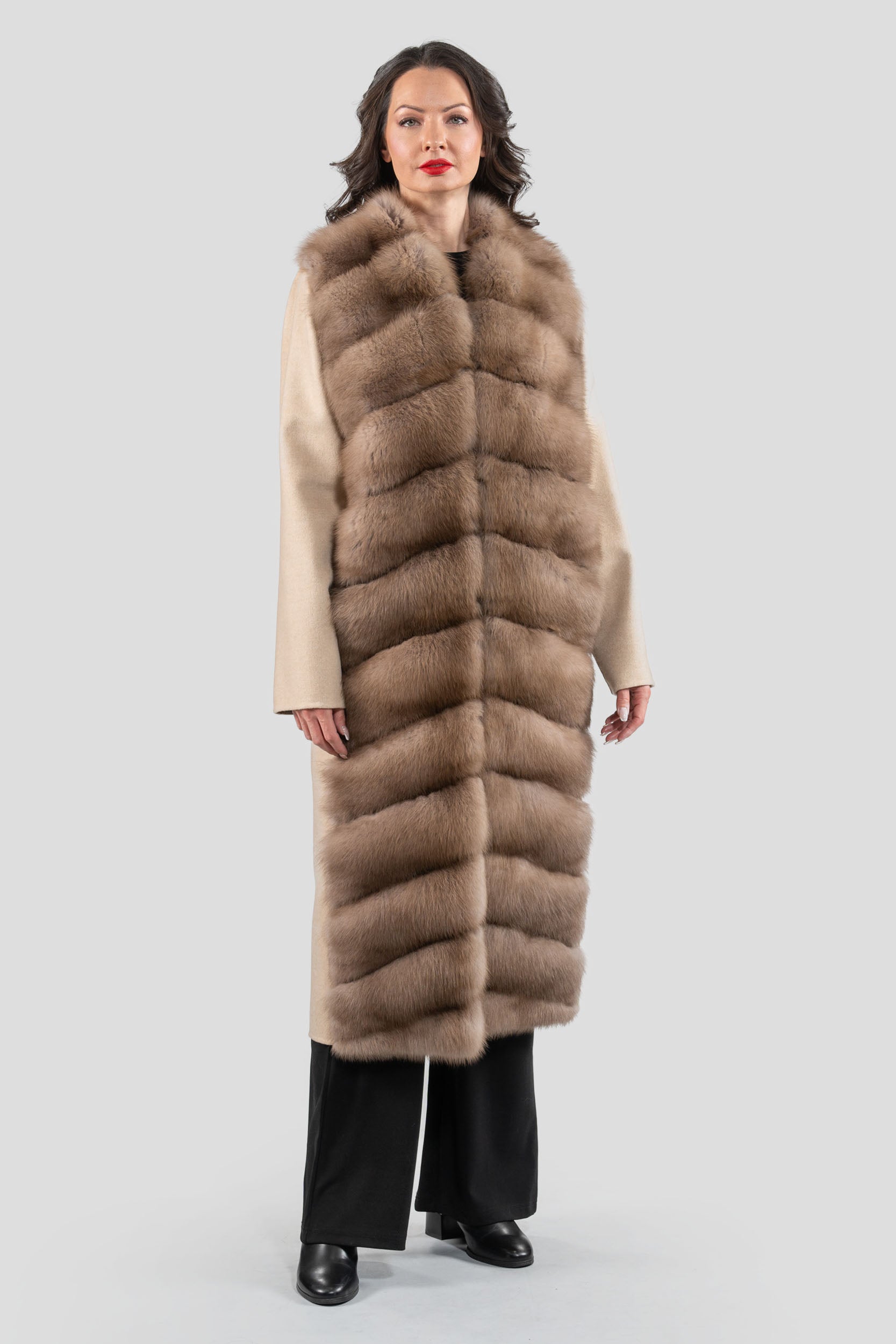 Coat in Ecru Beige Cashmere with Baumarten Trim