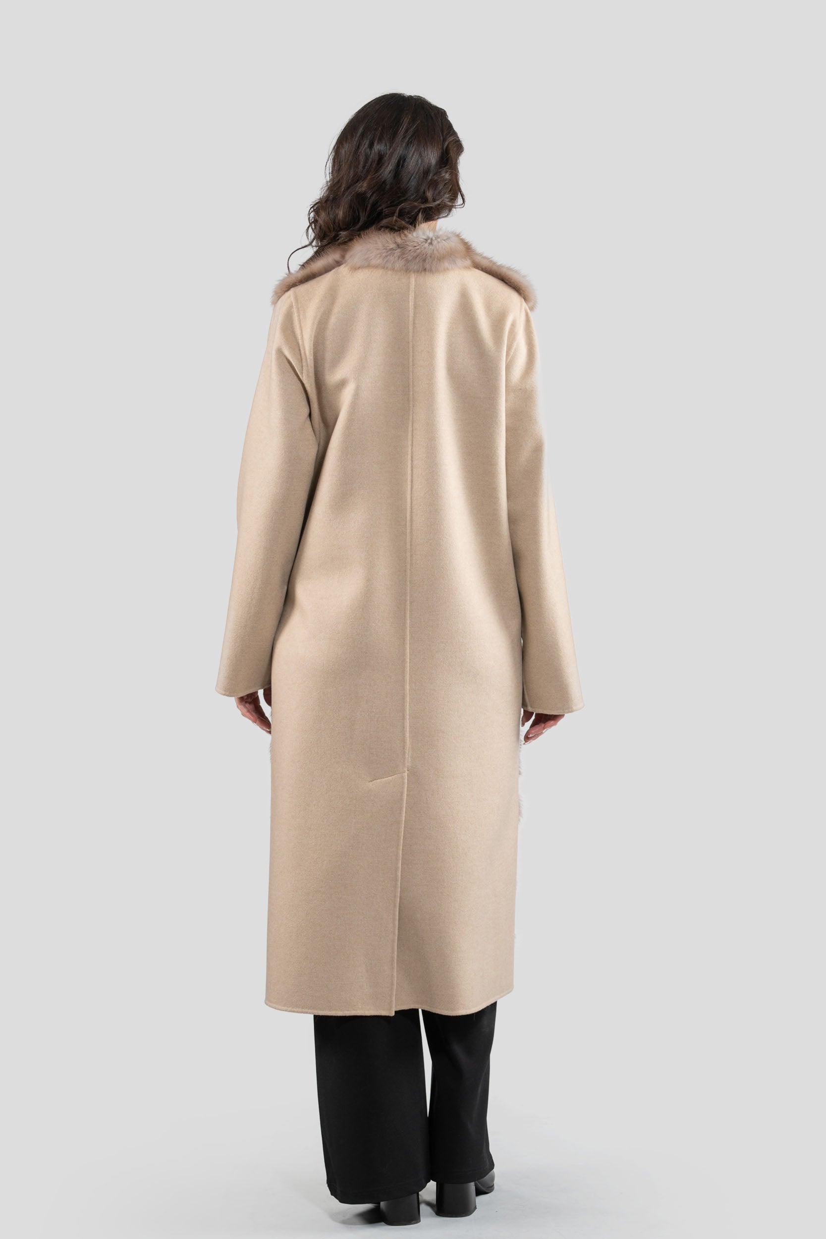Coat in Ecru Beige Cashmere with Baumarten Trim